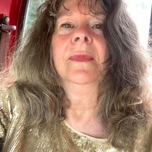 Meet your Posher, Elaine